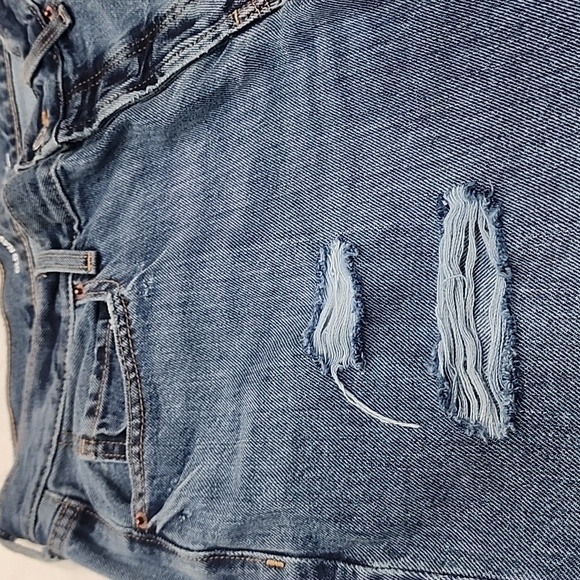 [Old Navy] Mid-Rise Buttom-Fly Slouchy Taper Ripped Non-Stretch Ankle Jeans - Picture 7 of 14